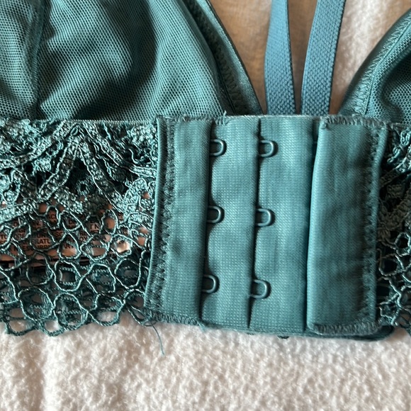 Victoria’s Secret Women’s Bralette - Picture 3 of 5